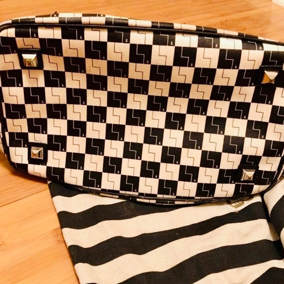 🖤🤍 L.A.M.B Vintage Drawstring Handbag 🖤🤍 - Picture 10 of 16